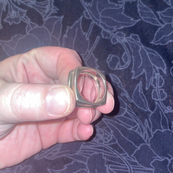 This sterling silver ring by Metalsmiths may have been worn once or twice. - Picture 10 of 10